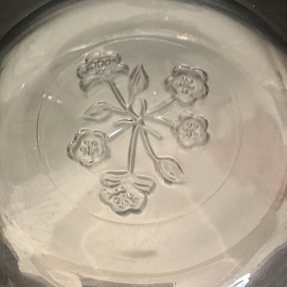 Savannah Style Vintage Flower Embossed Scalloped Serving Glass Bowl 4 Quart - Picture 4 of 7